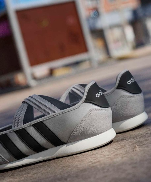 adidas（アディダス） スニーカー バレダ メリー ジェーン レディース