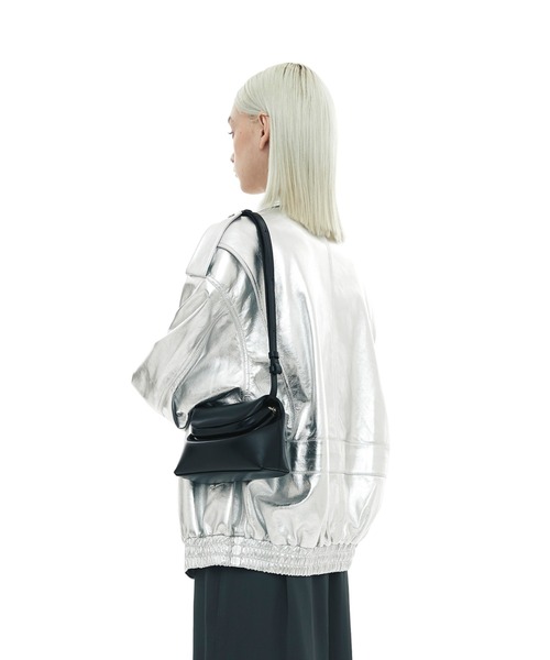 「OSOI」 ショルダーバッグ ONE SIZE ブラック レディースの画像