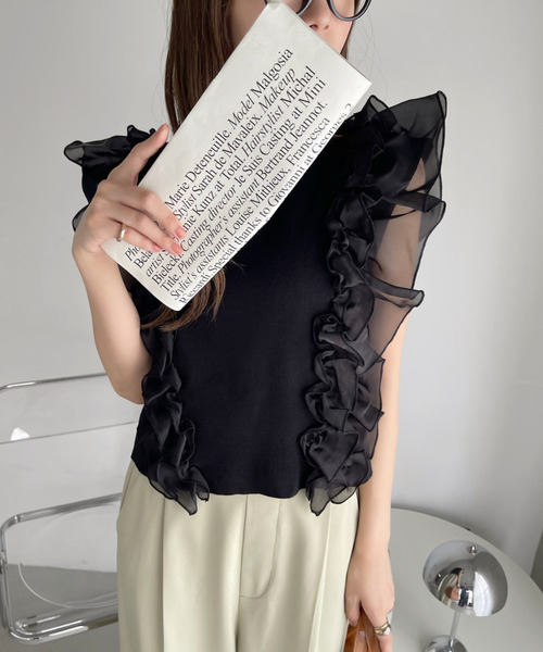 専用♡ カナダ百貨店購入 ティアードフリルのふんわりスリーブニット 専用♡ カナダ百貨店購入 ティアードフリルのふんわりスリーブ