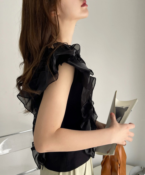 専用♡ カナダ百貨店購入 ティアードフリルのふんわりスリーブニット 専用♡ カナダ百貨店購入 ティアードフリルのふんわりスリーブ