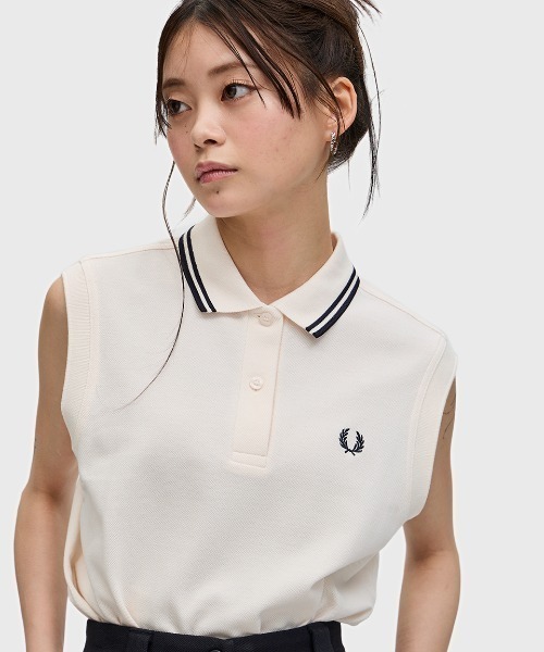 極美品　FRED PERRY レディース　ポロシャツ　現行モデル　水色 レア FRED PERRY フレッドペリー ポロシャツ 水色 ライン M