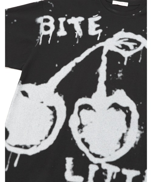 「Little sunny bite」 半袖Tシャツ MEDIUM ブラック レディース_画像5