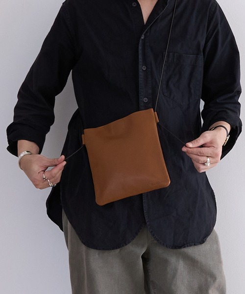 BICASH（ビカーシ） ショルダーバッグ レザースクエアサコッシュ(B844