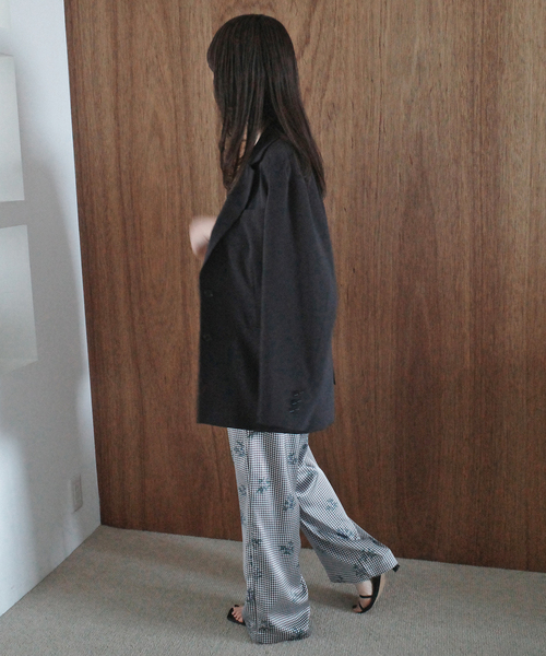 ワイドパンツ パンツ Margaux Dereume × SLOBE サテンイージーパンツ レディースの画像