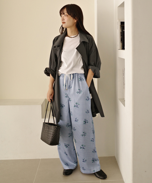 新品 SLOBE IENA
リネンVネックブラウス SLOBE IENA（スローブイエナ） パンツ 「シリーズあり/」カットフリル