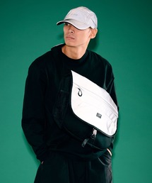 KiU（キウ） ショルダーバッグ ライトに反射する安全メッセンジャー