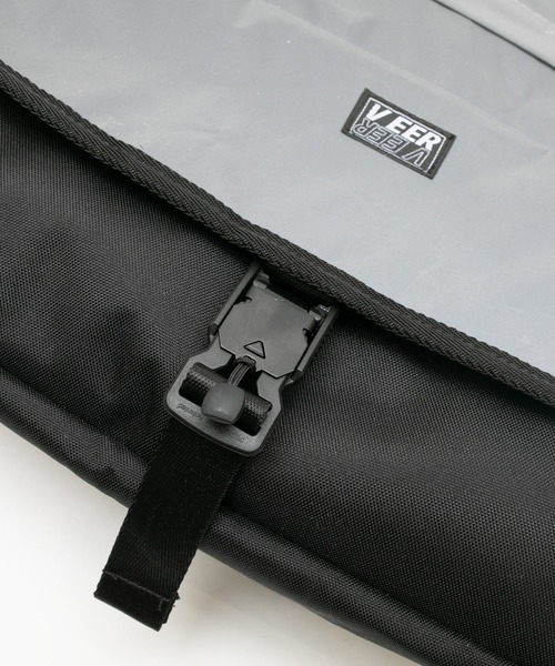 KiU（キウ） ショルダーバッグ ライトに反射する安全メッセンジャー