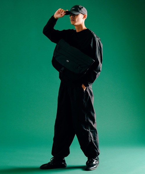 KiU ショルダーバッグ ライトに反射する安全メッセンジャーバッグ（11L