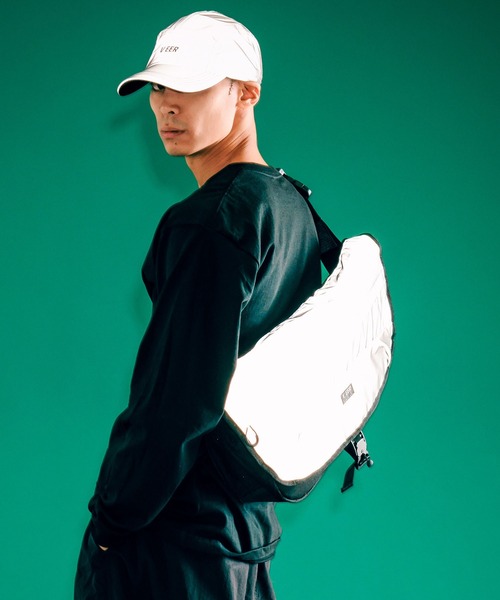 KiU（キウ） ショルダーバッグ ライトに反射する安全メッセンジャー