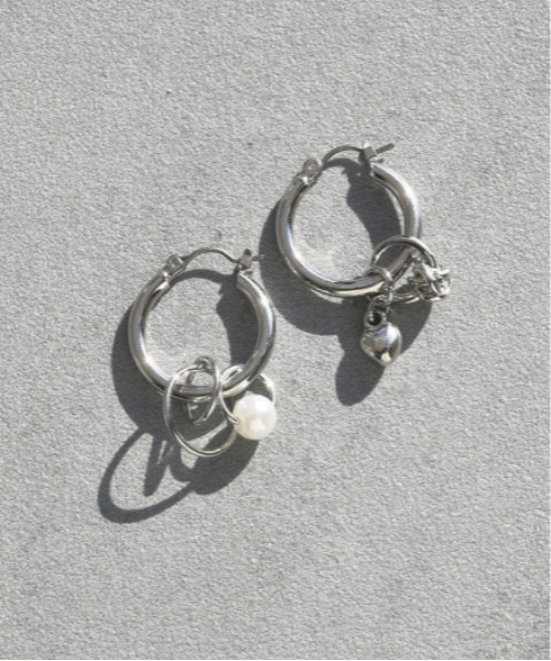 ◆JACQUEMUS◆アシンメトリーフープピアス 送料込/関税込□JACQUEMUS□アシンメトリーフープピアス