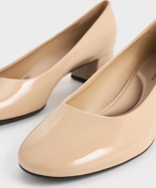 CHARLES ＆ KEITH パンプス パテント ラウンドトゥブロック