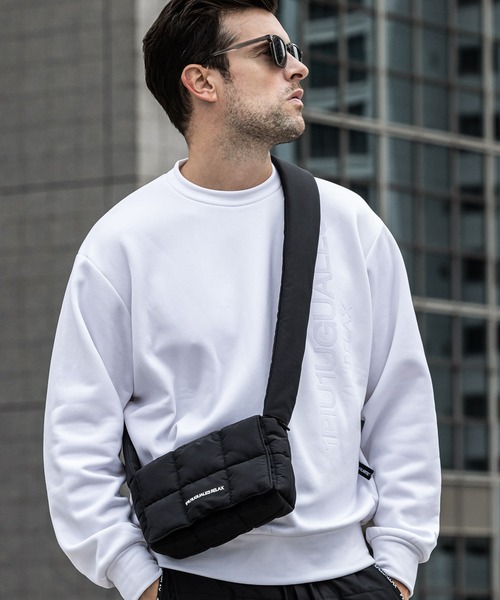 1PIU1UGUALE3 ブラックショルダーバッグ 1PIU1UGUALE3 RELAX 「1PIU1UGUALE3 RELAX 」 ショルダーバッグ ONE