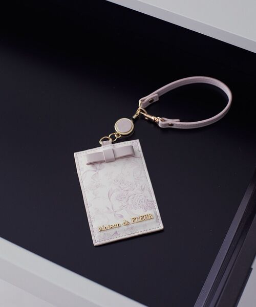 Maison de FLEUR（メゾンドフルール） パスケース リール付きフラワー