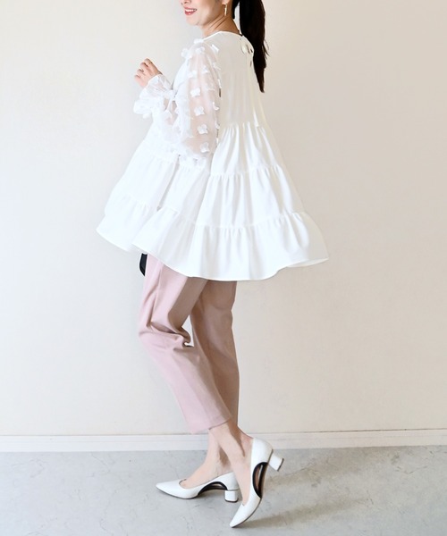Neige（ネージュ） ブラウス シャツ フラワーシアースリーブティアード