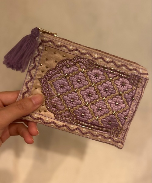 MILLION CARATS ポーチ 内側に仕切りあり！繊細なビーズ刺繍で