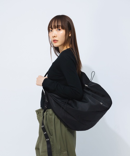 YIE YIE（イエイエ） ショルダーバッグ バッグ メタルロゴ ジップ 
