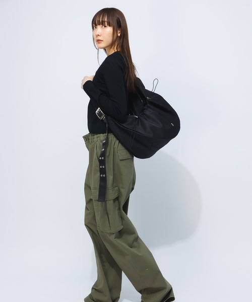 YIE YIE（イエイエ） ショルダーバッグ バッグ メタルロゴ ジップ 