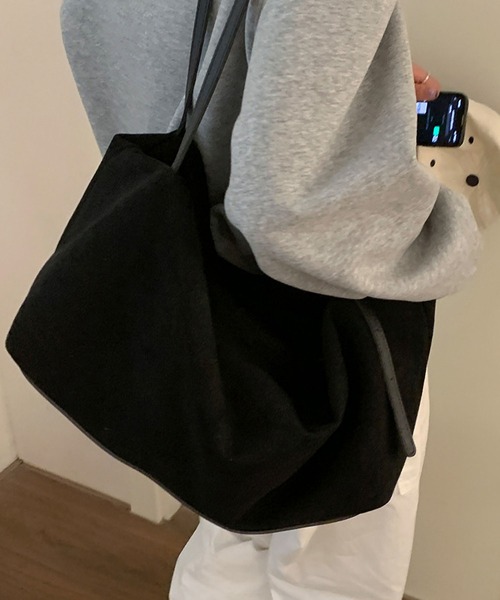 ブラック スエード ショルダーバッグ LA VORAGINE（ラ ヴォラジネ） ショルダーバッグ バッグ スエード大