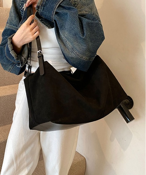 LA VORAGINE（ラ ヴォラジネ） ショルダーバッグ バッグ スエード大