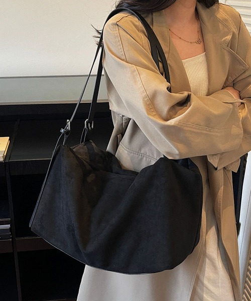 LA VORAGINE（ラ ヴォラジネ） ショルダーバッグ バッグ スエード大