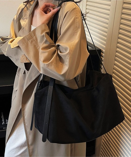 LA VORAGINE（ラ ヴォラジネ） ショルダーバッグ バッグ スエード大