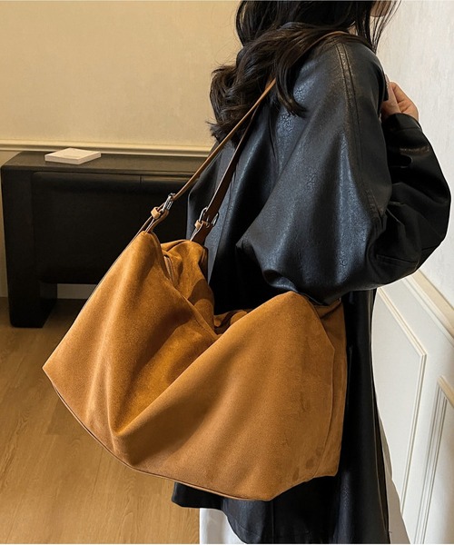 LA VORAGINE（ラ ヴォラジネ） ショルダーバッグ バッグ スエード大