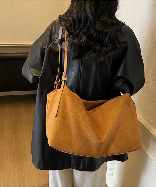 LA VORAGINE（ラ ヴォラジネ） ショルダーバッグ バッグ スエード大