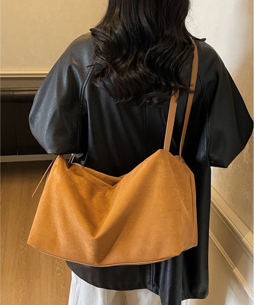 LA VORAGINE（ラ ヴォラジネ） ショルダーバッグ バッグ スエード大