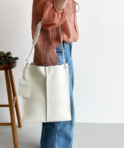 新品✨　BEAURE カウレザー　ショルダーバッグ 本革 定価¥13,200 Beau're ショルダーバッグ バッグ BEAURE カウレザー ブガッティ