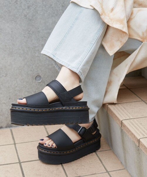 「Dr. Martens」 フラットサンダル 5 ブラック レディースの画像