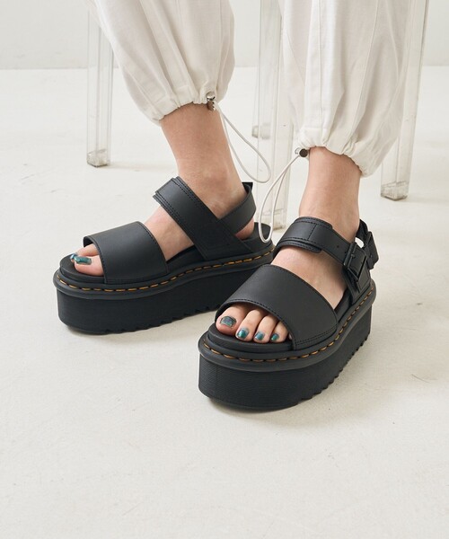 「Dr. Martens」 フラットサンダル 5 ブラック レディースの画像