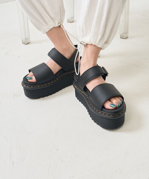 「Dr. Martens」 フラットサンダル 5 ブラック レディースの画像