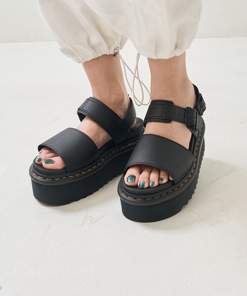 「Dr. Martens」 フラットサンダル 5 ブラック レディースの画像