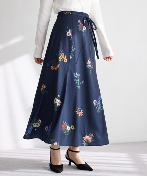 Andemiu（アンデミュウ） スカート ボタニカルフラワーフレアスカート