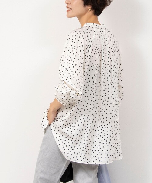 シャツ ブラウス 袖口シャーリングドットプリントブラウス 