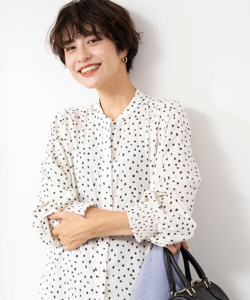 シャツ ブラウス 袖口シャーリングドットプリントブラウス 