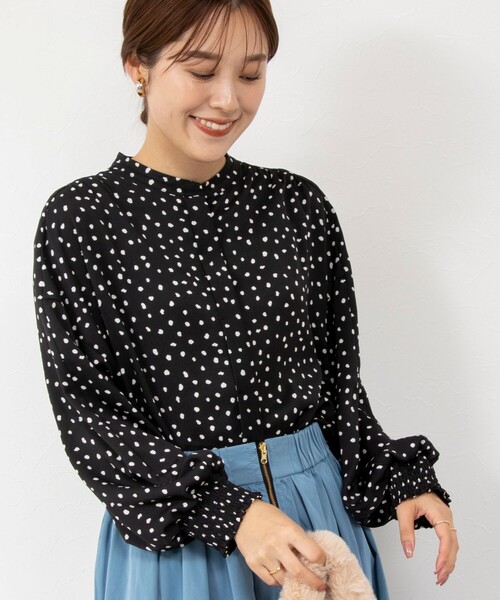 シャツ ブラウス 袖口シャーリングドットプリントブラウス 