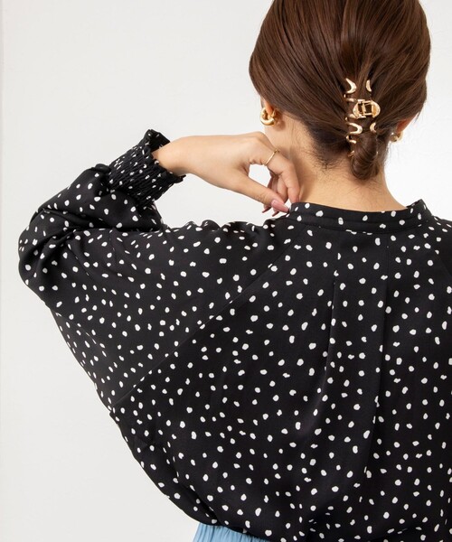 シャツ ブラウス 袖口シャーリングドットプリントブラウス 