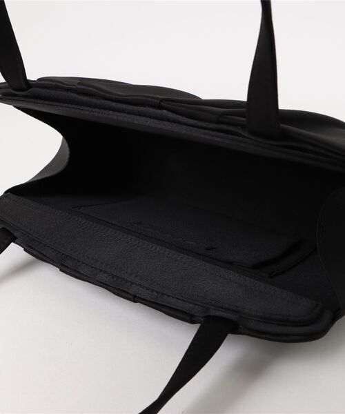 新品！カレイドス　ハンドバッグ　ブラック CARETTE（カレット） ハンドバッグ タックデザイン ブラックバッグ