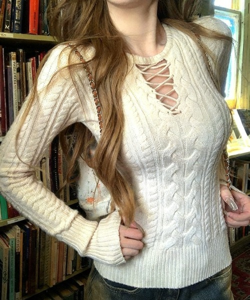 ViViDAY ニット セーター フロントストラップケーブル編みニット