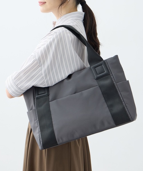 トートバックタブレットも入ります。 PC／タブレット対応 多機能トートバッグ（9520BK19