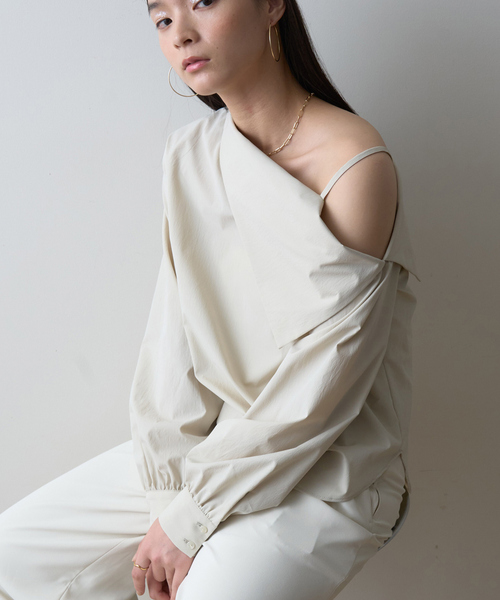 EMMA ROUGE VIF 【一部店舗限定】アシメオフショルブラウス 新色登場】【一部店舗限定】アシメオフショルブラウス【予約