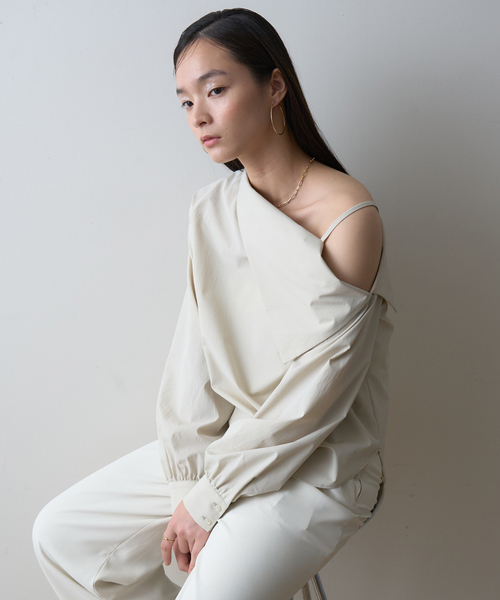 【オフホワイト】【一部店舗限定】アシメドレープブラウス RAW FUDGE（ローファッジ） ブラウス シャツ アシメドレープブラウス