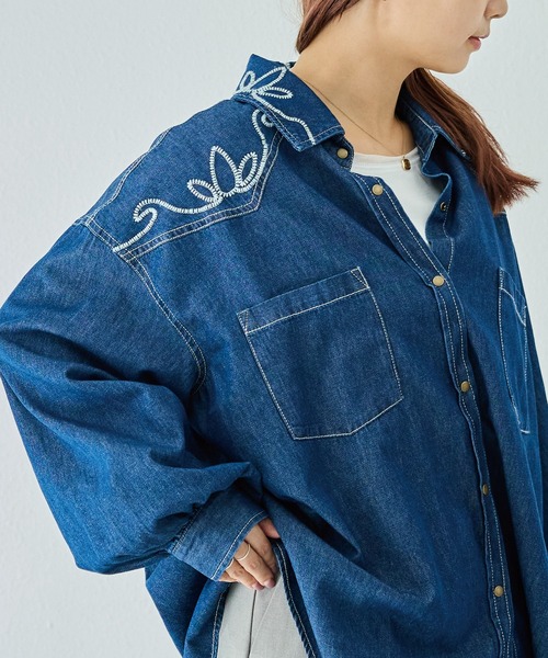 ラビアンジェ（LAVEANGE）/エンブロイダリーデニムシャツ LAVEANGE（ラビアンジェ） ブラウス シャツ エンブロイダリーデニム