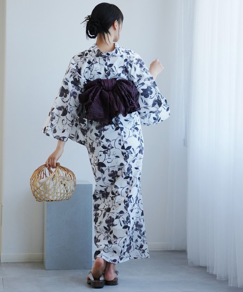 utatane 浴衣2点セット 白地に墨色の唐草小花 utatane 浴衣 浴衣2点セット 白地に墨色の唐草小花 レディース