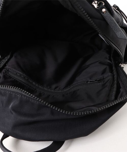 MONICA（モニカ） デイバック リュック 「MONICA」サイドジップ