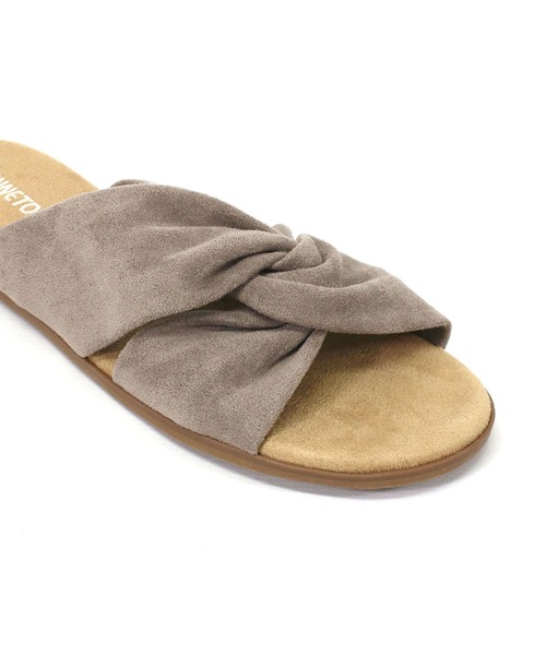 「Minnetonka」 フラットサンダル 6 グレイッシュベージュ レディース_画像3