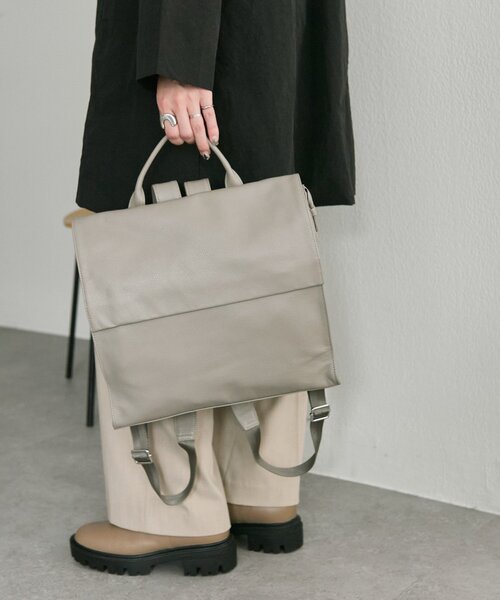 ear PAPILLONNER（イア パピヨネ） デイバック リュック 「本革/A4