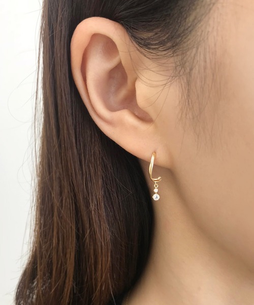 ピアス K10　ヒネリライン　ダイヤモンドピアス( YG) レディースの画像