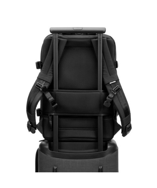 デイバック リュック INCO100682-BLK Incase A R C Travel Pack- Black メンズの画像